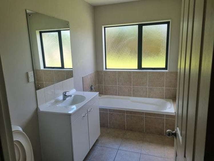 16 Whitbourne Heights Manurewa_12