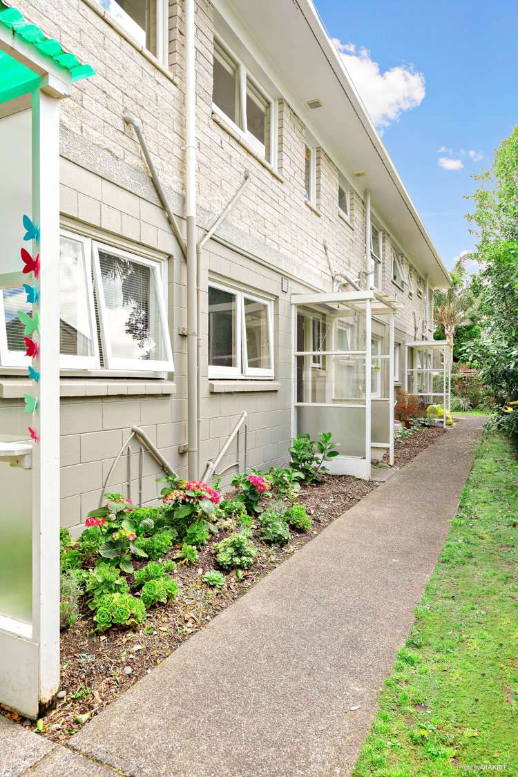 10/16 Queens Parade Devonport_5