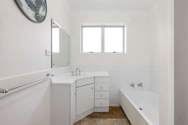 15 Sheridan Crescent Leamington_17