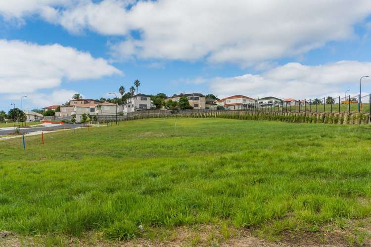 46 Fernhill Way Oteha_11