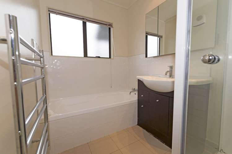 2/36 Takapu Street Henderson_14