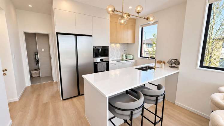 2 Papa Takaro Lane Flat Bush_16