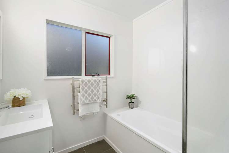 2/87 Woodglen Road Glen Eden_11