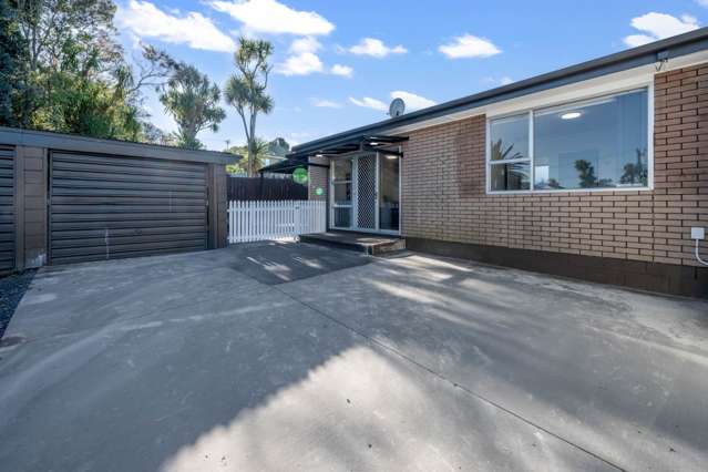 Situated in the heart of Papatoetoe–Must Be sold