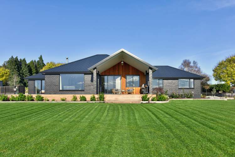 15 Cemetery Road Kuri Bush_1