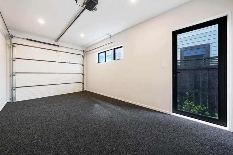15 Greenbrier Street Westgate_16