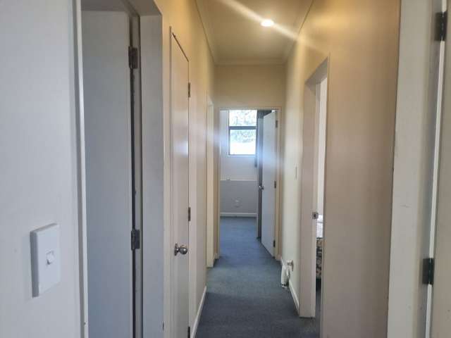 Spacious 4BR Newtown Apt w/ Parking