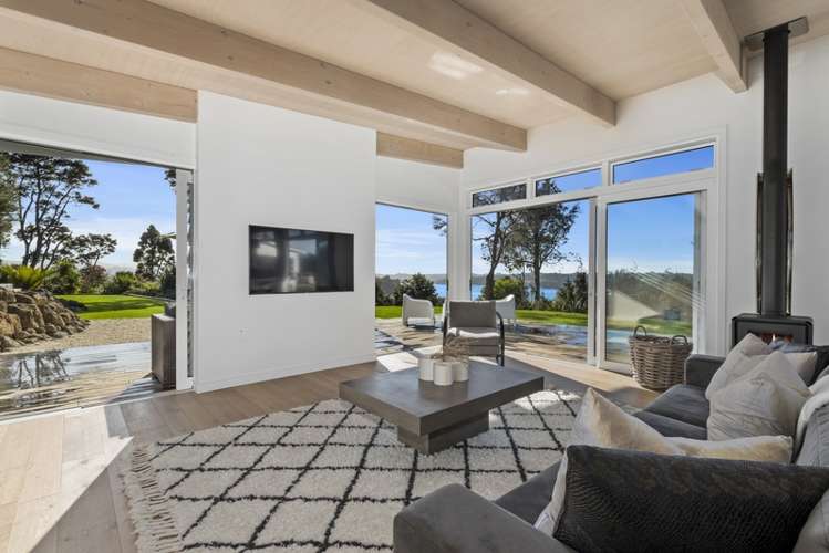 11 Beach Street Sandspit_14