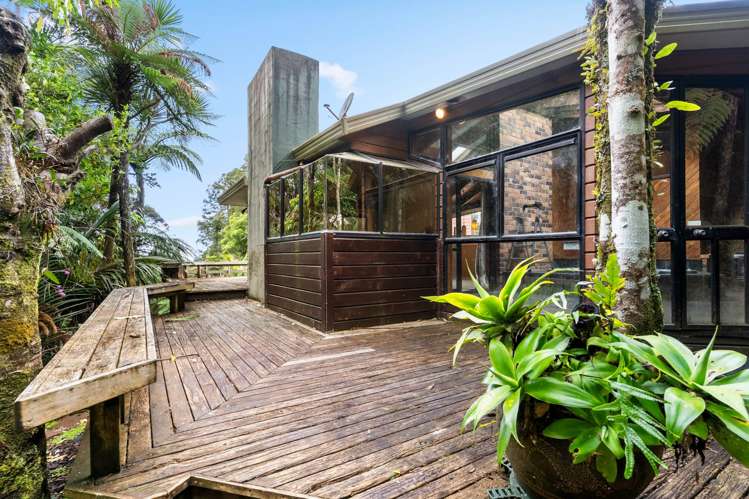 416 Scenic Drive Waiatarua_16