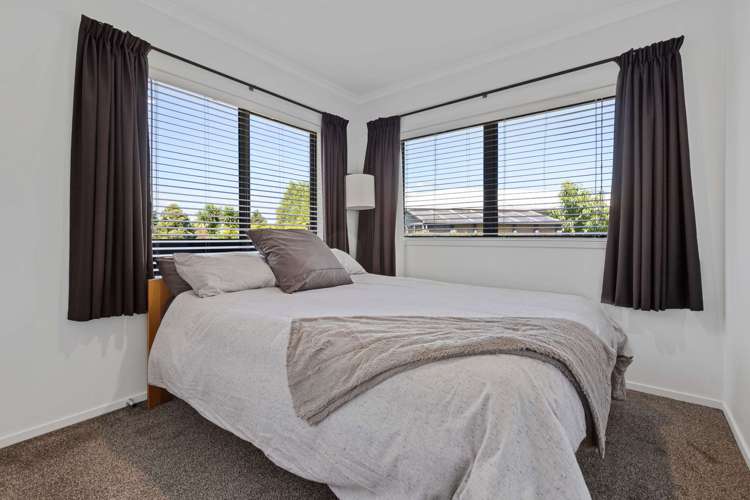 116 Clayton Road Mangakakahi_11