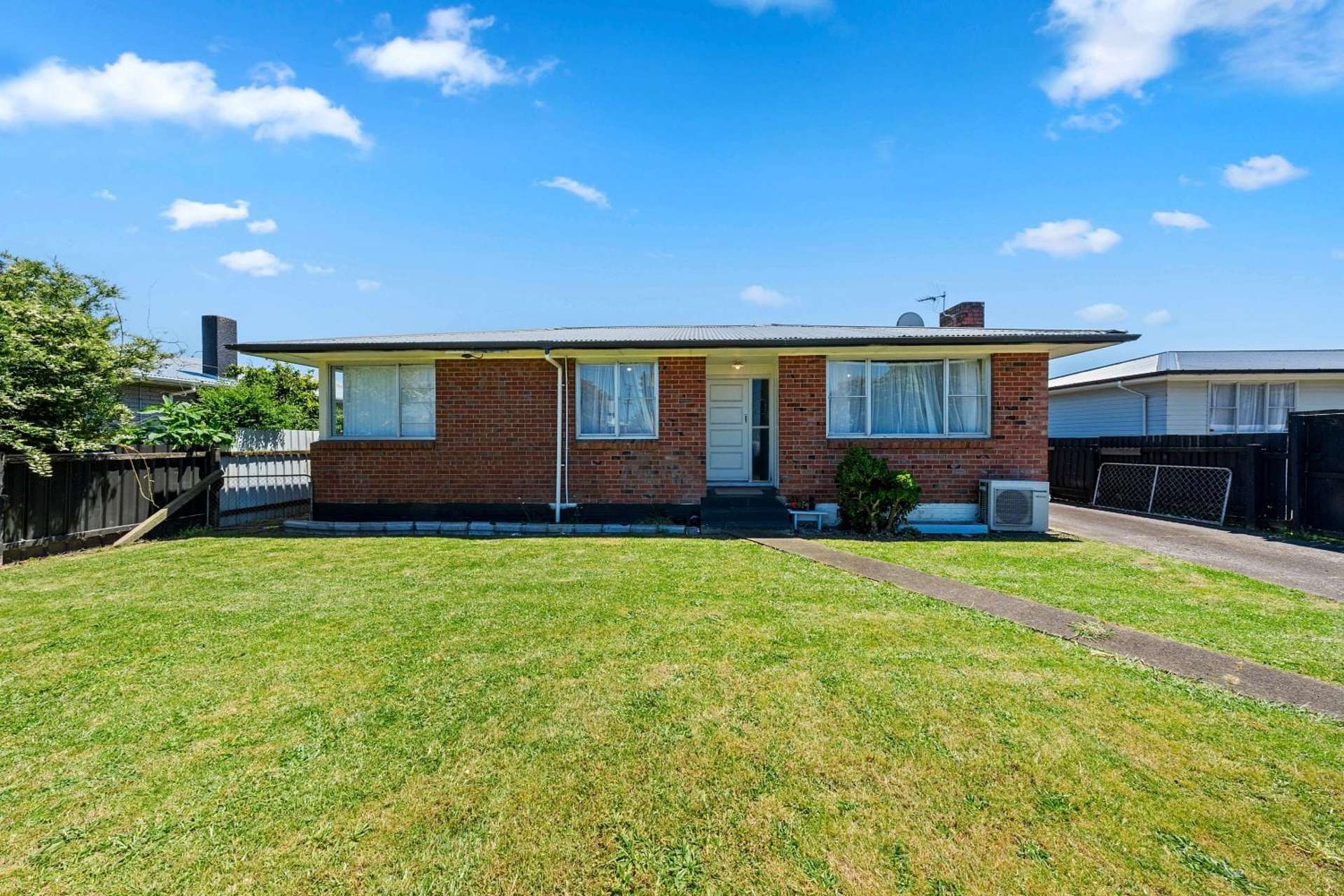 142 Preston Road Otara_0