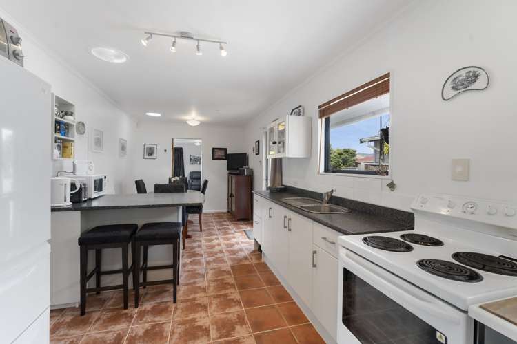 33 Rutherford Drive Waikanae Beach_3