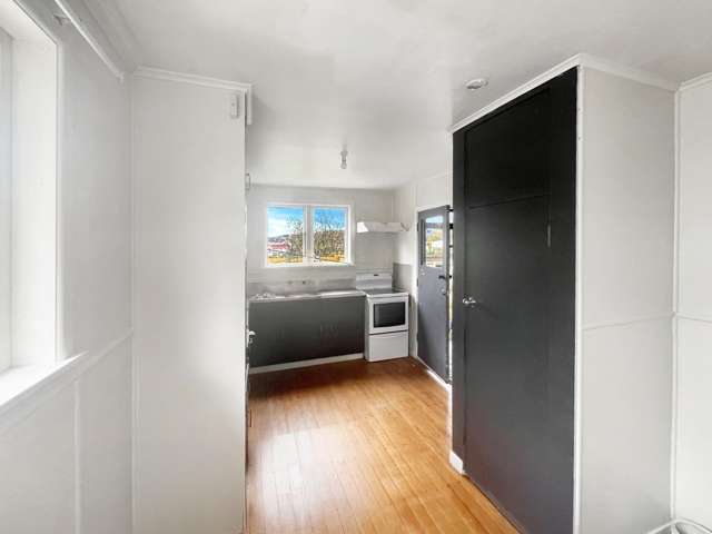19b Bellingham Crescent 1065_1