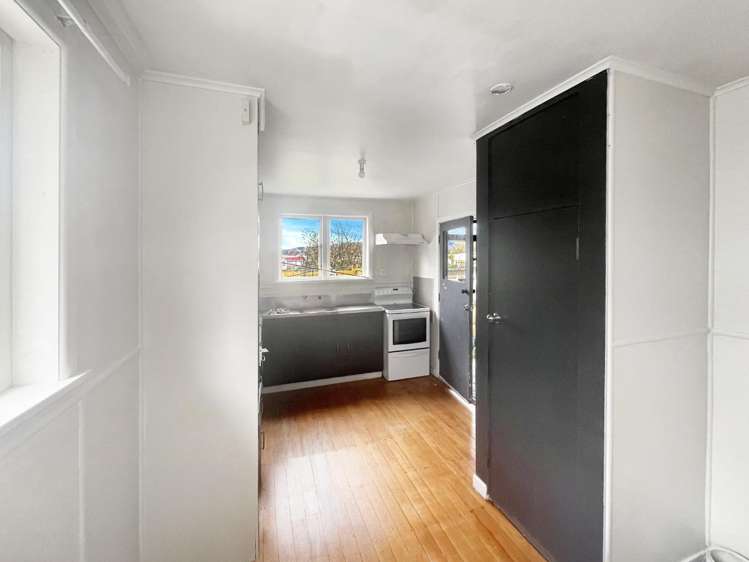 19b Bellingham Crescent 1065_1