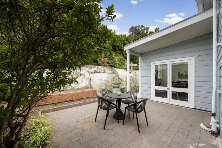 21 The Parade Island Bay_9