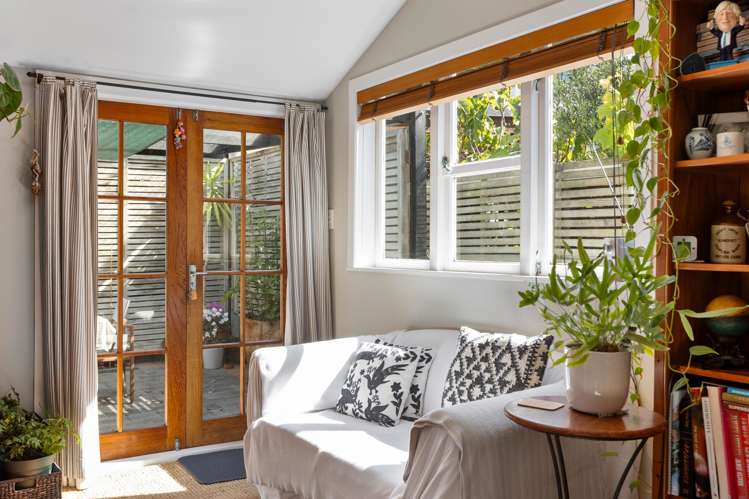 39 Marine Parade Seatoun_10