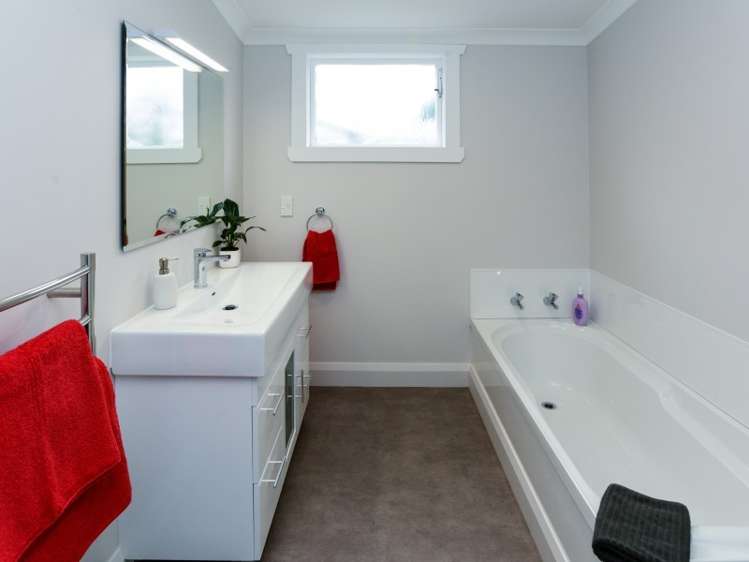 606 Willowpark Road North 10490_5