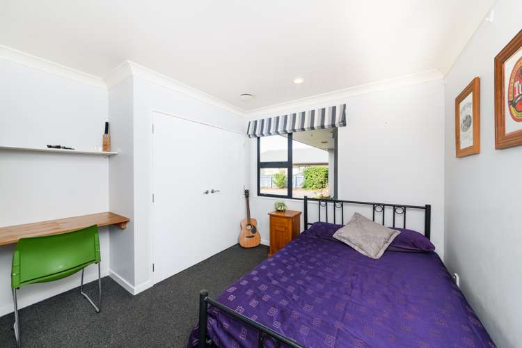 8 Almond Grove Feilding_11