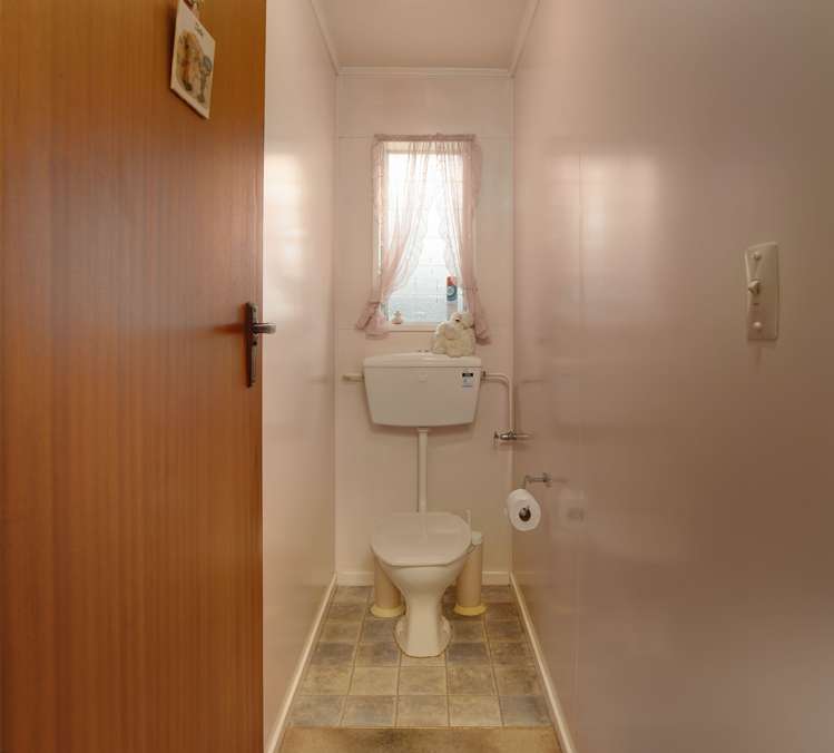 2/16 Cobham Crescent Stoke_16