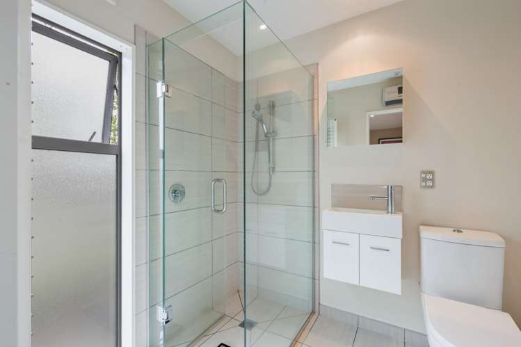 15 Famille Close Yaldhurst_14