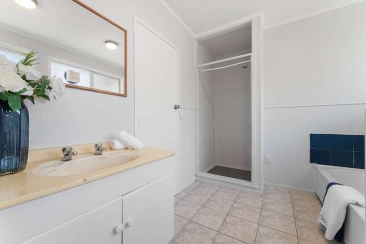 67 Riverpark Crescent Henderson_11