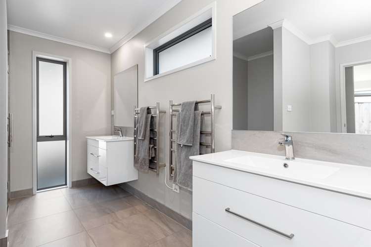 120 Whakaturou Crescent Pyes Pa_11