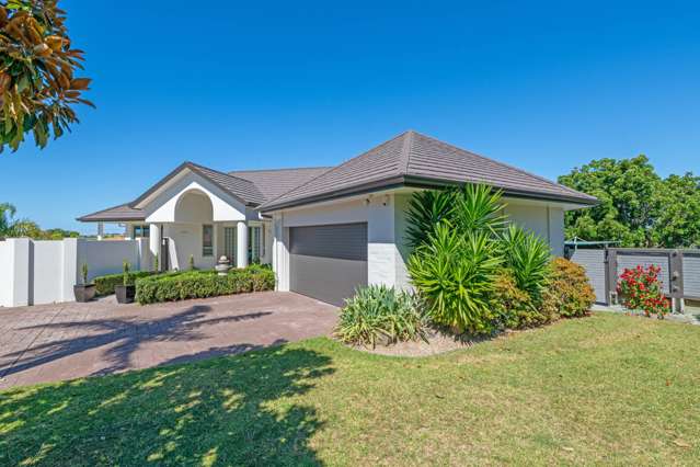 COASTAL LIVING ON A GRAND SCALE