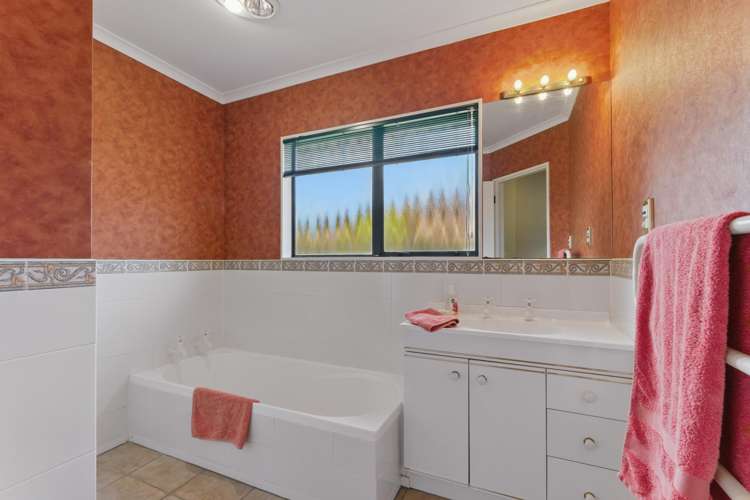 34 Strachan Way Highbury_11