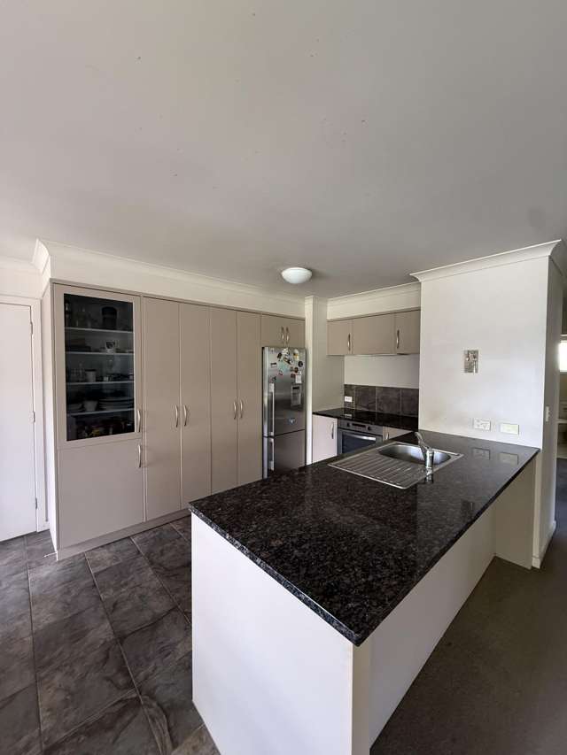 2/98A Riverside Road Whataupoko_1