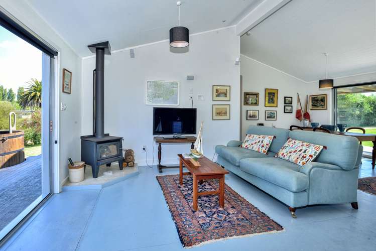 14 Monkhouse Street Tolaga Bay_2