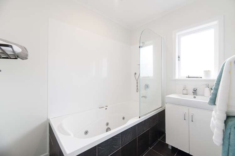 47 Olsen Avenue Hillsborough_13