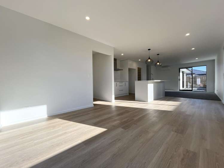 78 Accadia Drive 11103_6