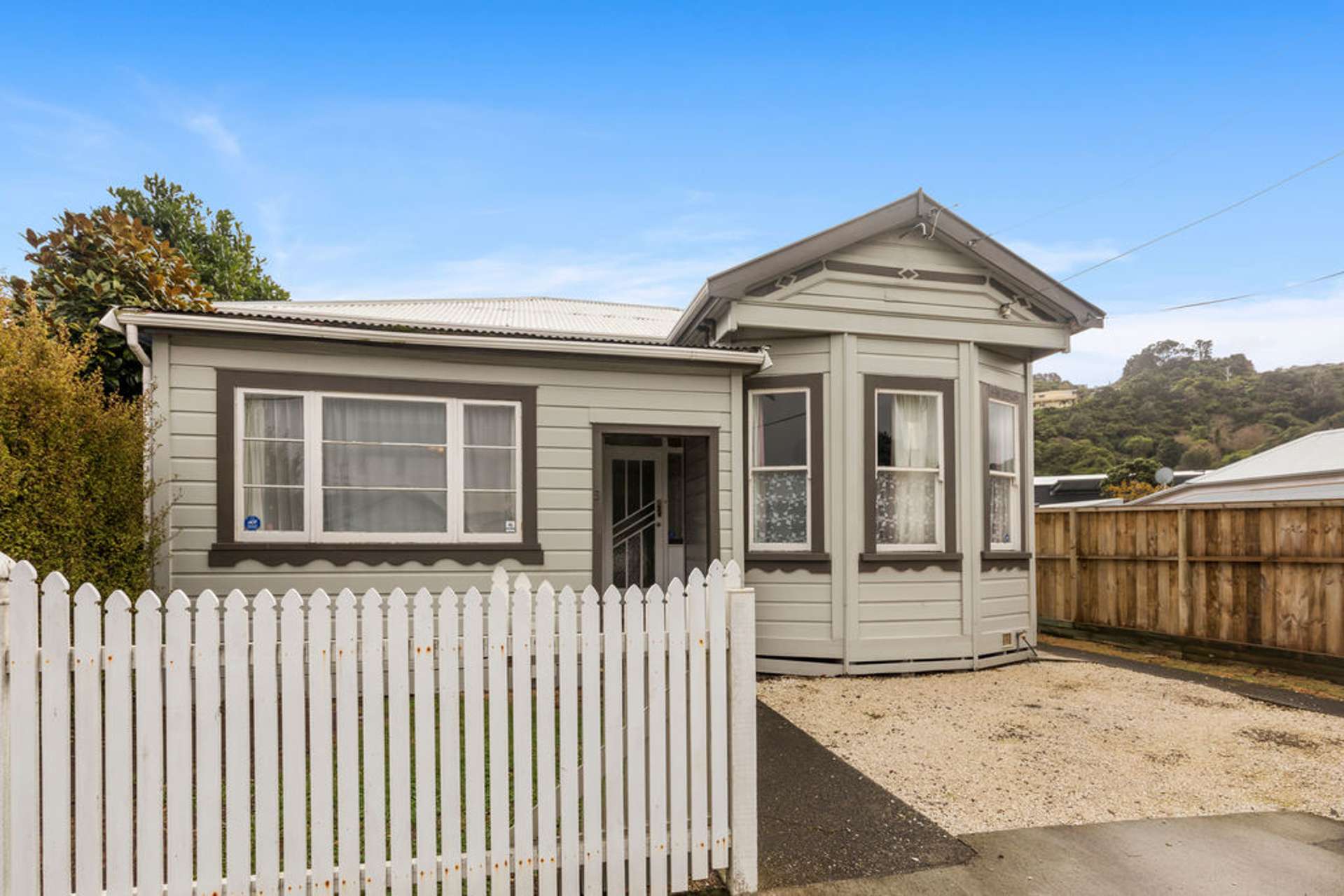 3 Riddlers Crescent Petone_0