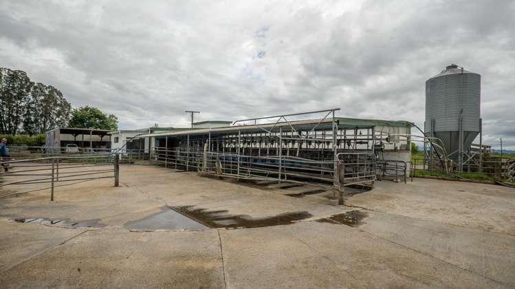 108 Canal West Road Waitakaruru_1