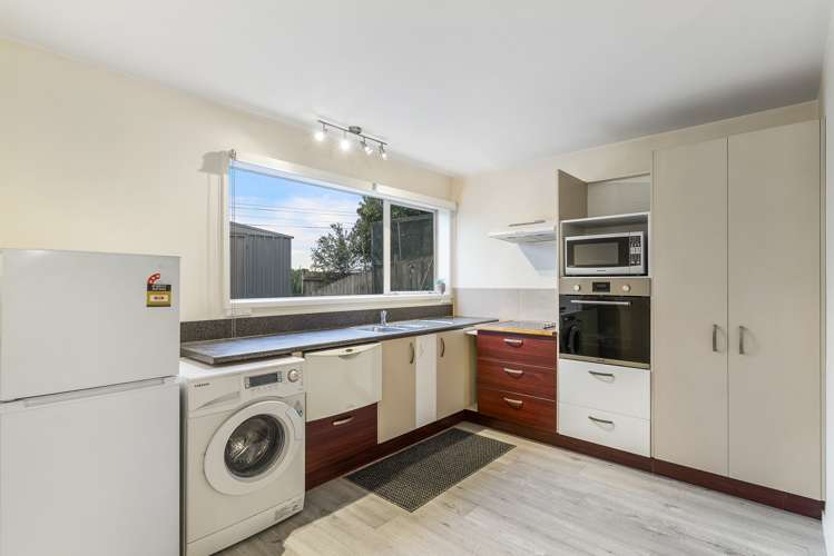 32 Rivervale Grove Stanmore Bay_13