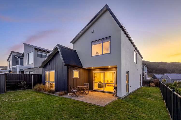 8 Hokioi Drive Kenepuru_9