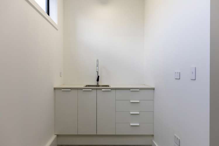 2/15 and 12/15 Keehan Drive Hilltop_14