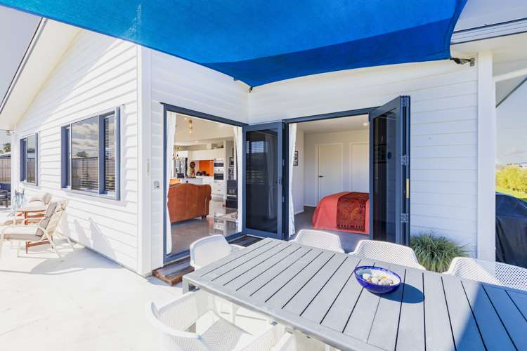 8 White Road Otane_18