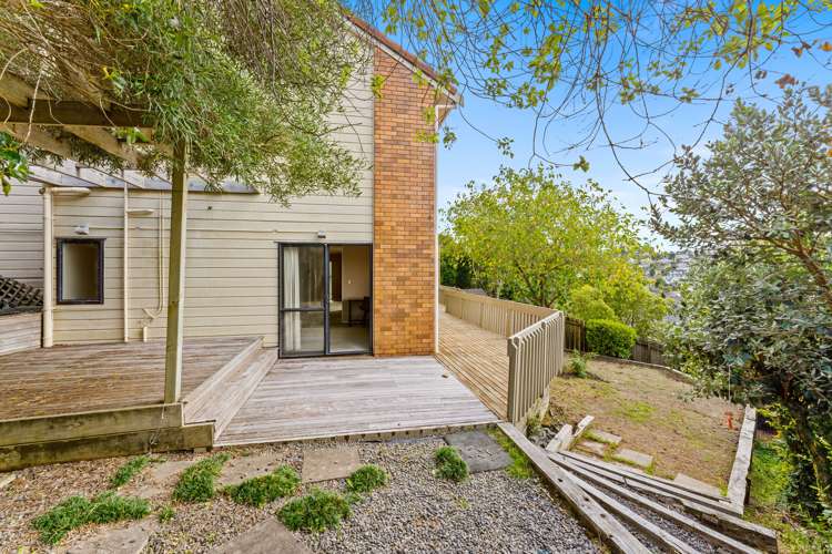 2/12 Helicon Place Totara Vale_5