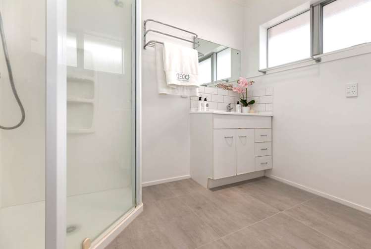 1263 Dominion Road Extension Mt Roskill_10