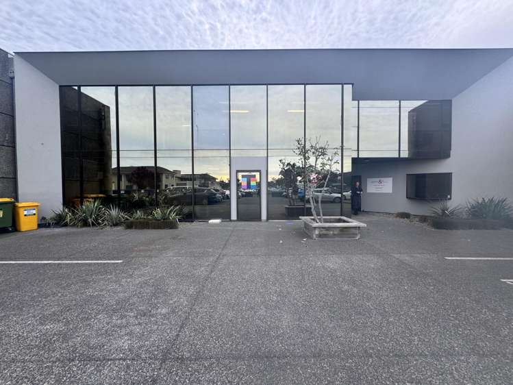 207 Avenue Road East_0