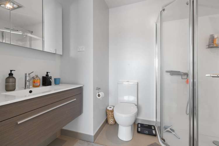 37/11 Ray Small Drive Papakura_12