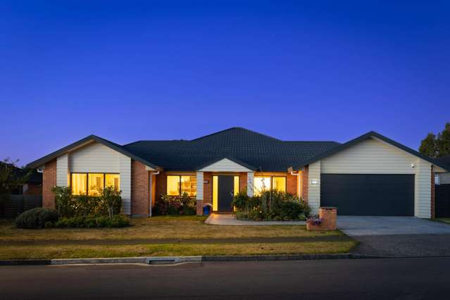 Refined living in Raumati Estate