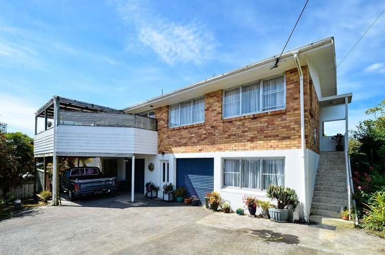 1 Wakeling Avenue Te Atatu South_0