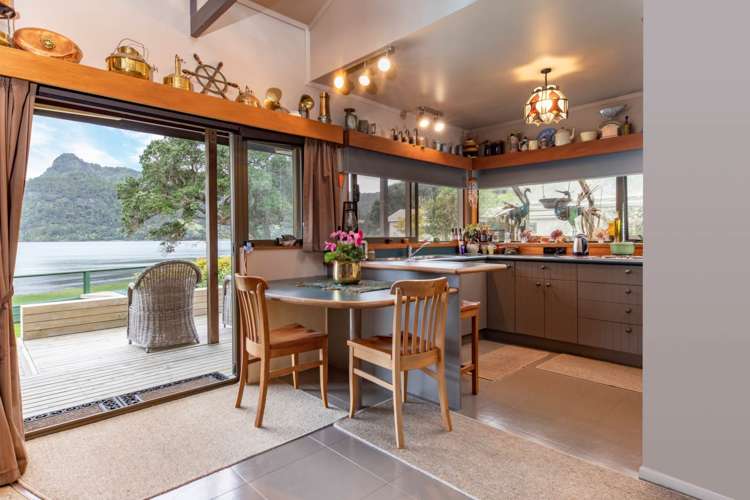 7 Foster Avenue Huia_6