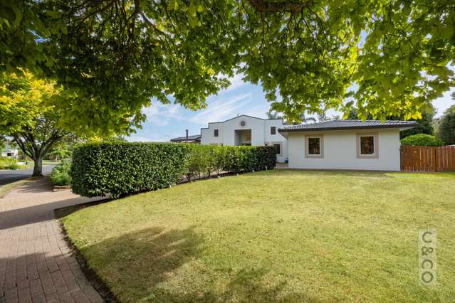 Sprawling Home on 1556sqm ~ Present ALL Offers!