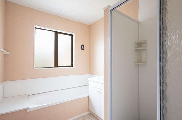 2/10 Stead Crescent Stoke_14