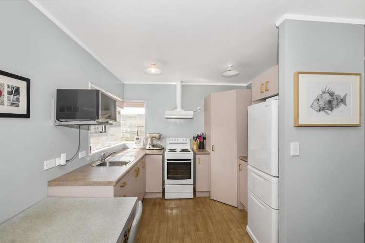 127 Hutchinson Avenue New Lynn_14