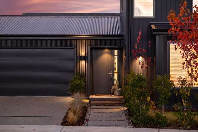 Corner-site, home and income opportunity!