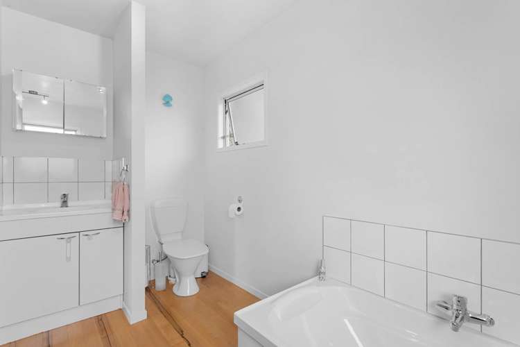 2/56 Waipani Road Te Atatu Peninsula_4